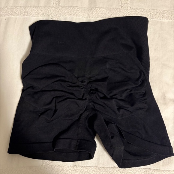 Scrunch Butt Gym Shorts — Black (Small) - Picture 2 of 2